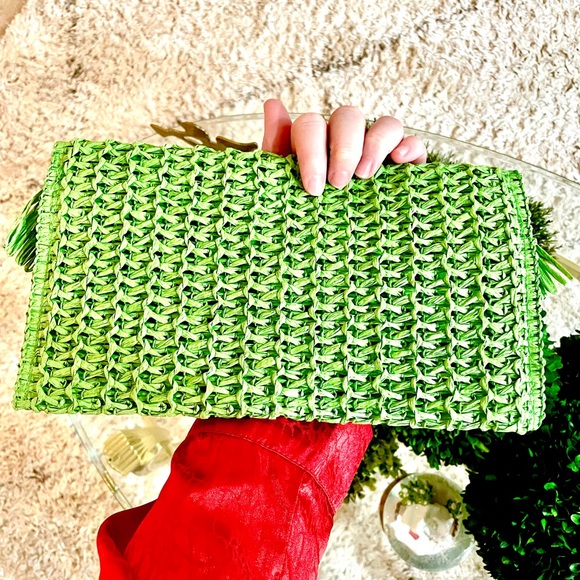 Green Fringe Straw Clutch - Picture 5 of 8